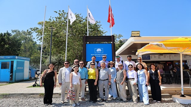 kirgizistan-dan-antalya-ya-mavi-bayrak-cikarmasi