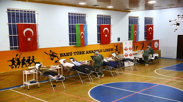 baku-turk-anadolu-lisesinde-kan-bagisi-kampanyasi-duzenlendi
