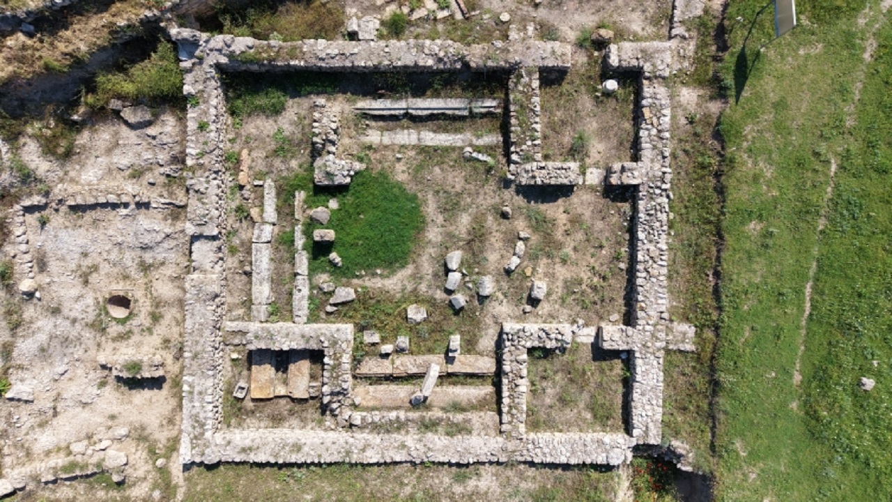 karabuk-un-hadrianapolis-antik-kenti-nde-1-750-yillik-pitos-mezar-bulundu