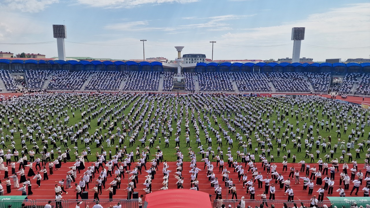 ozbekistanda-halk-danslarindan-andican-polkasi-guinness-rekorlar-kitabina-gi