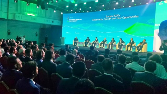 avrasya-kalkinma-bankasi-kurulusunun-20-yil-donumunde-almati-da-is-forumu-duze