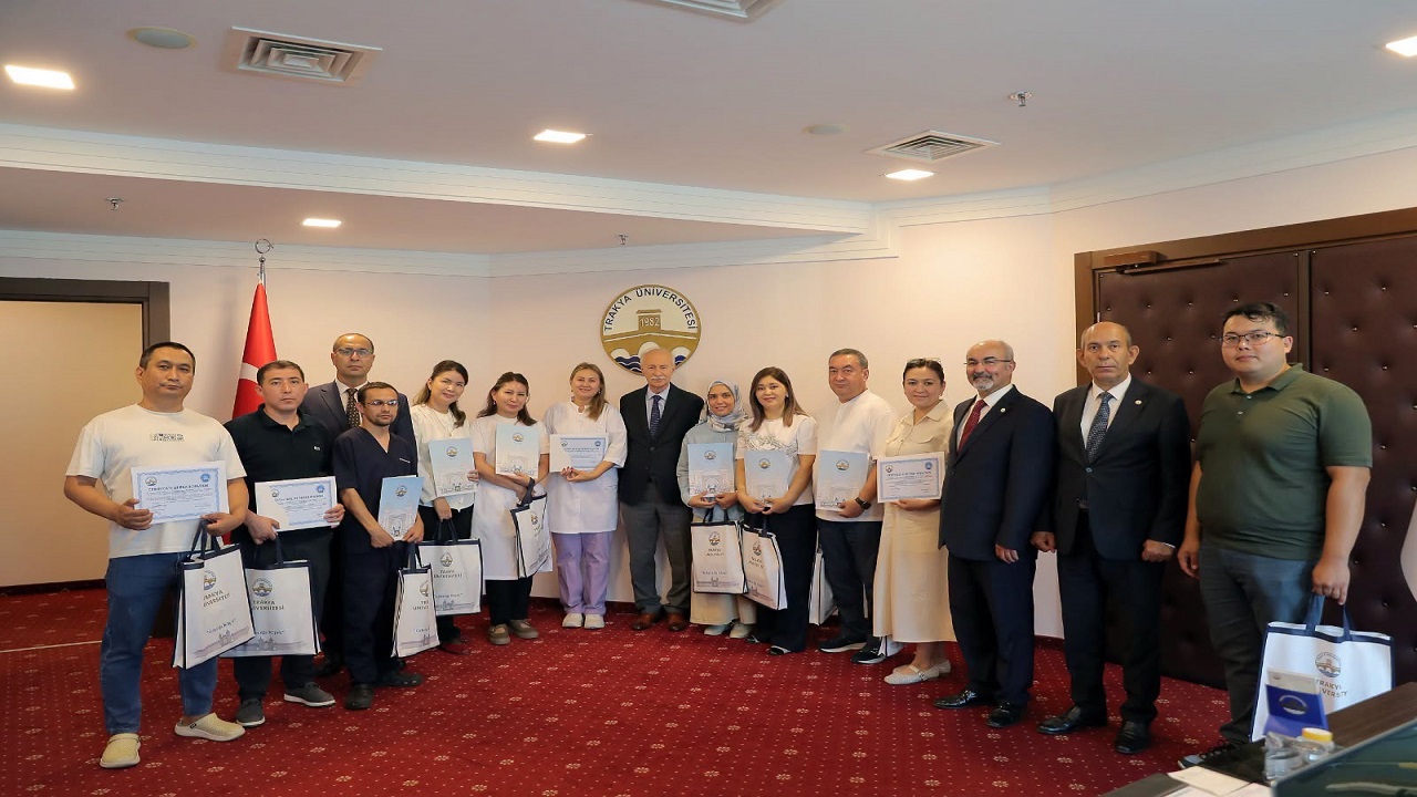 kazakistanli-11-uzman-hekim-trakya-universitesindeki-egitim-programini-tamamladi