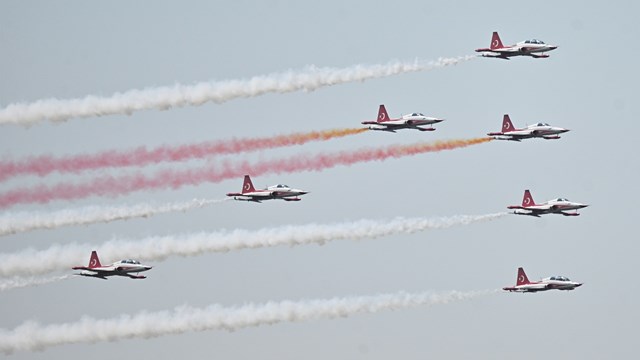 gokyuzundeki-milli-takim-turk-yildizlari-belcikada-izleyenleri-buyuledi