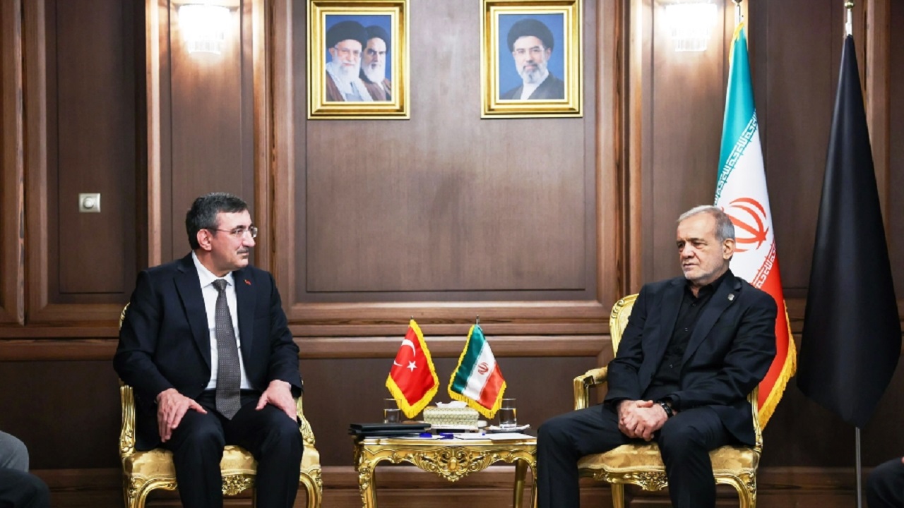 cumhurbaskani-yardimcisi-yilmaz-iran-dini-lideri-ali-hamaney-in-tahrandaki-ce