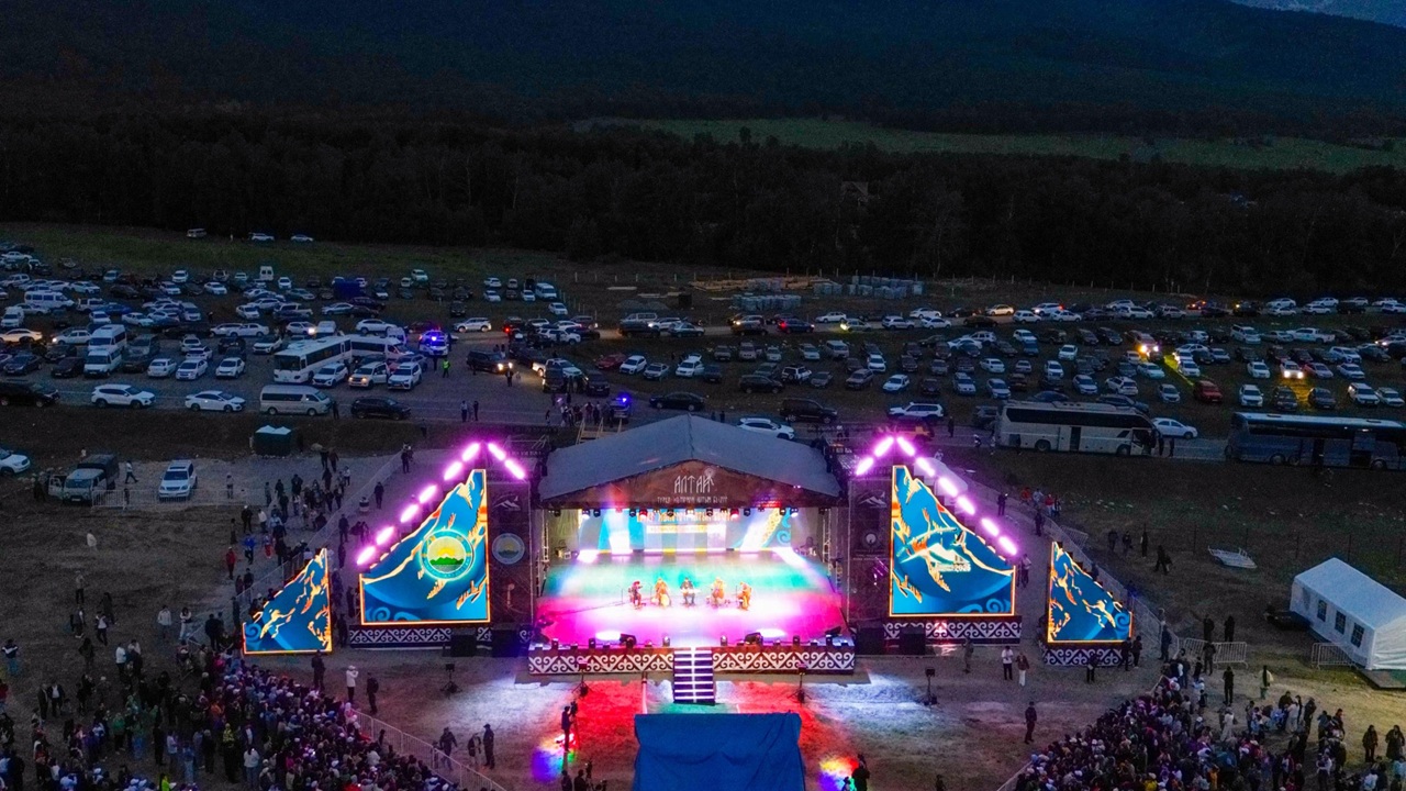kazakistanin-katon-karacay-bolgesinde-altay-turk-dunyasinin-altin-besigi-fest