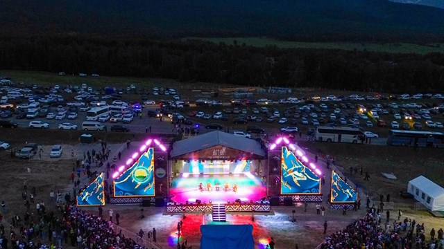 kazakistanin-katon-karacay-bolgesinde-altay-turk-dunyasinin-altin-besigi-fest