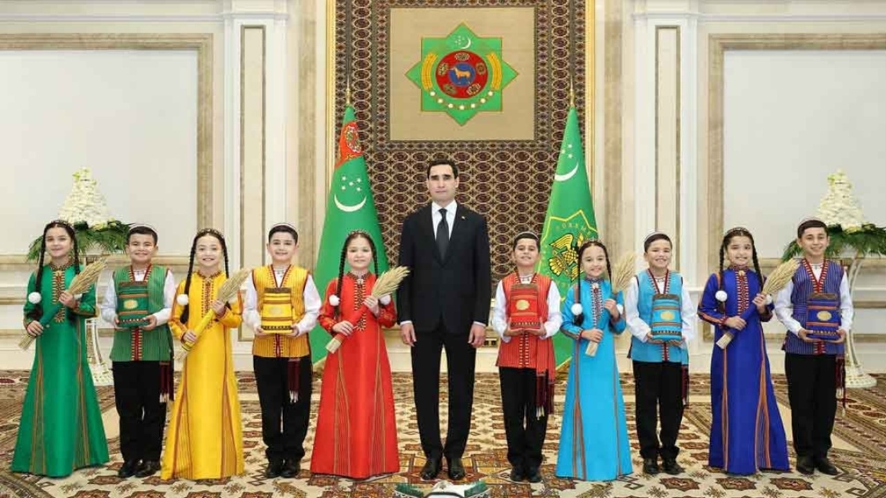 turkmenistan-da-tarim-zaferi-cumhurbaskani-berdimuhamedov-un-katildigi-gorkemli