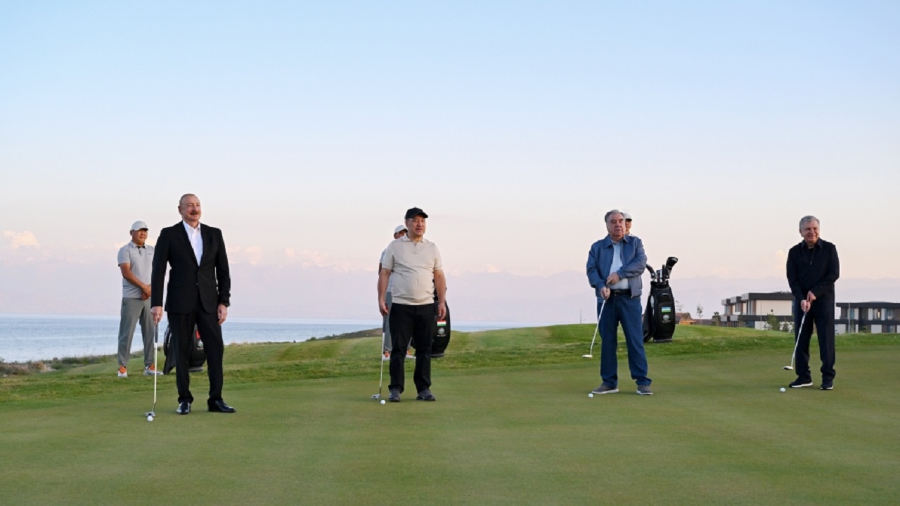 kirgizistanin-uluslararasi-standartlara-sahip-ilk-golf-kulubu-isik-gol-kiyisind
