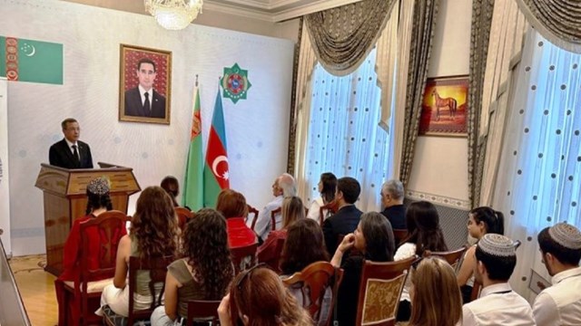 bakude-turkmenistanin-bm-atagi-ve-halk-meclisi-toplantisi-masaya-yatirildi