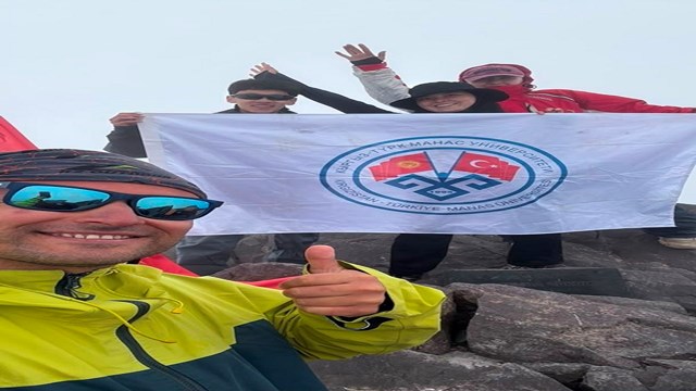 bursali-dagcidan-tanri-daglari-nda-anlamli-zirve-losemili-cocuklar-icin-tirmand