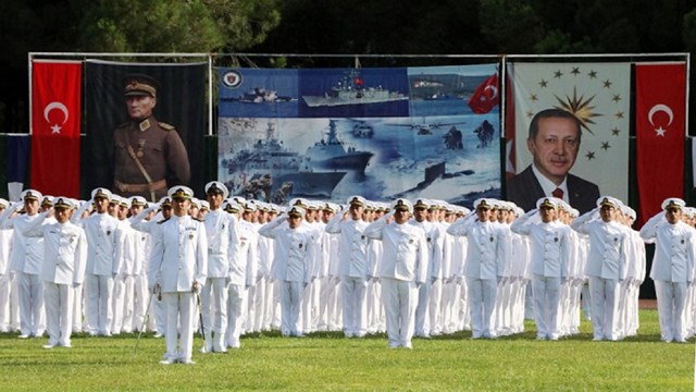azerbaycanli-askerler-turkiye-deki-denizcilik-egitimini-basariyla-tamamladi