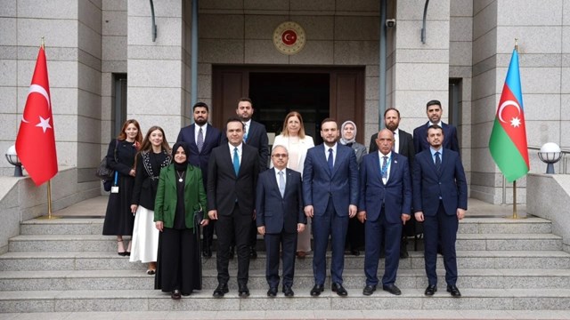turkiye-nin-cop31-ve-sifir-atik-vizyonu-azerbaycan-da-masaya-yatirildi