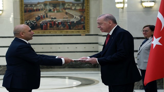 azerbaycan-in-yeni-ankara-buyukelcisi-resad-aslanov-resmen-gorevine-basladi