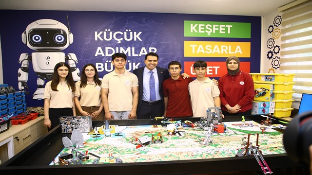 tikadan-baku-turk-anadolu-lisesine-robotik-kodlama-laboratuvari