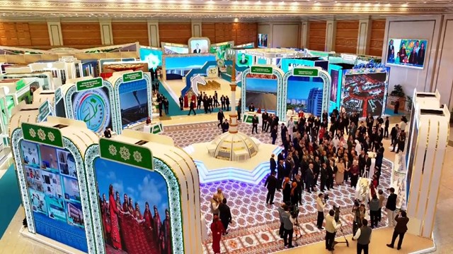 turkmenistan-bagimsizliginin-35-yilini-gorkemli-bir-ekonomi-sergisiyle-kutluyor