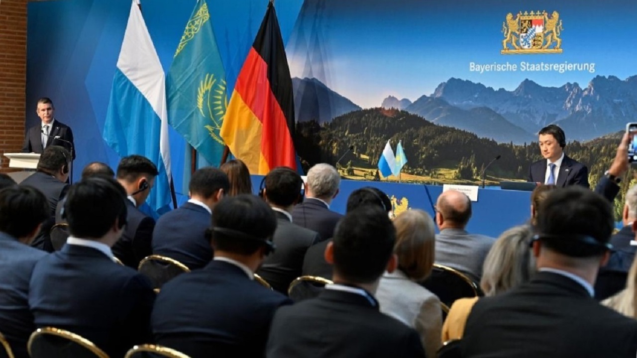 kazakistanin-ulastirma-yatirimlari-ve-orta-koridor-vizyonu-munihte-tanitildi