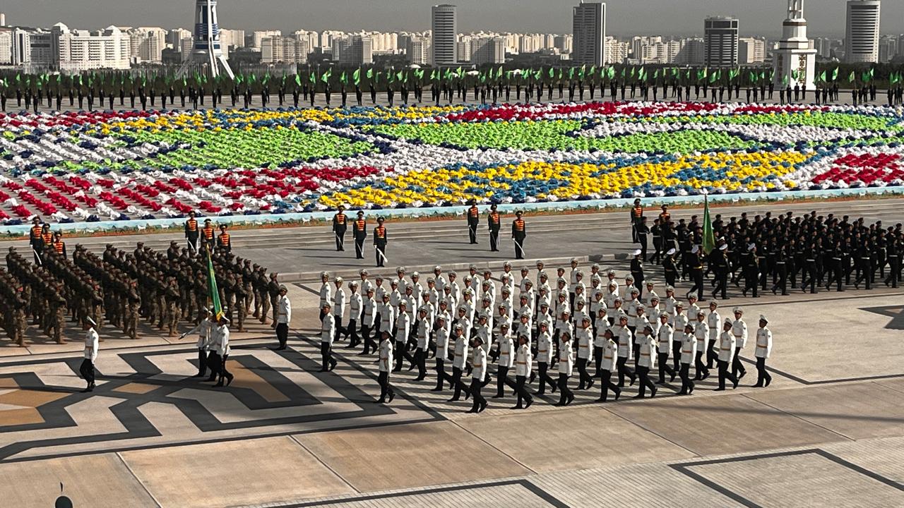 turkmenistan-bagimsizliginin-35-yilini-gorkemli-torenlerle-kutladi