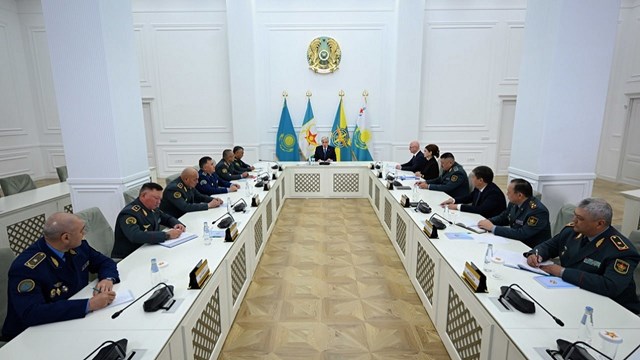 kazakistanda-tatbikatta-14-askerin-olumunun-ardindan-savunma-bakani-gorevden-al