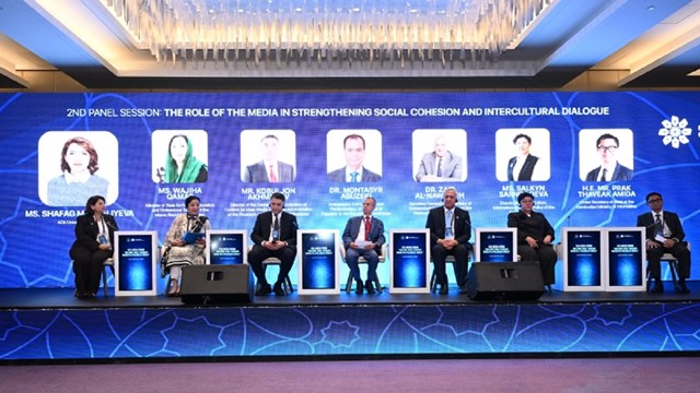 baku-de-kutuplasmis-dunyada-guven-insa-etme-temali-uluslararasi-medya-forumu-d