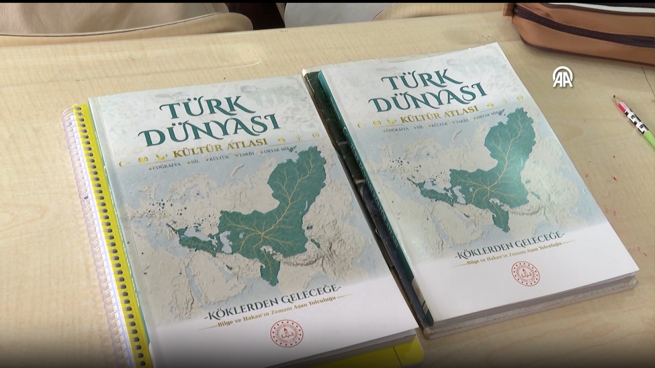 turk-dunyasini-konu-alan-iki-eser-azerbaycan-turkcesiyle-ogrencilerle-bulustu