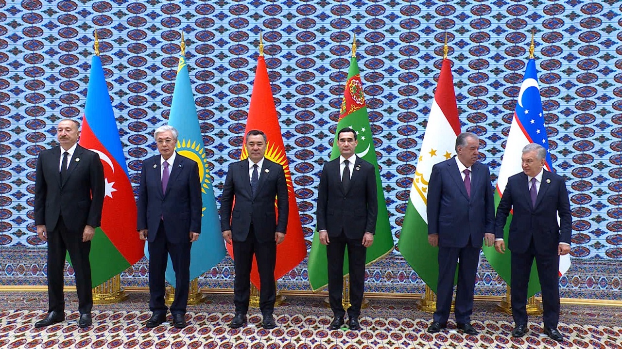 avaza-da-alti-lider-bolgesel-isbirligini-gorustu