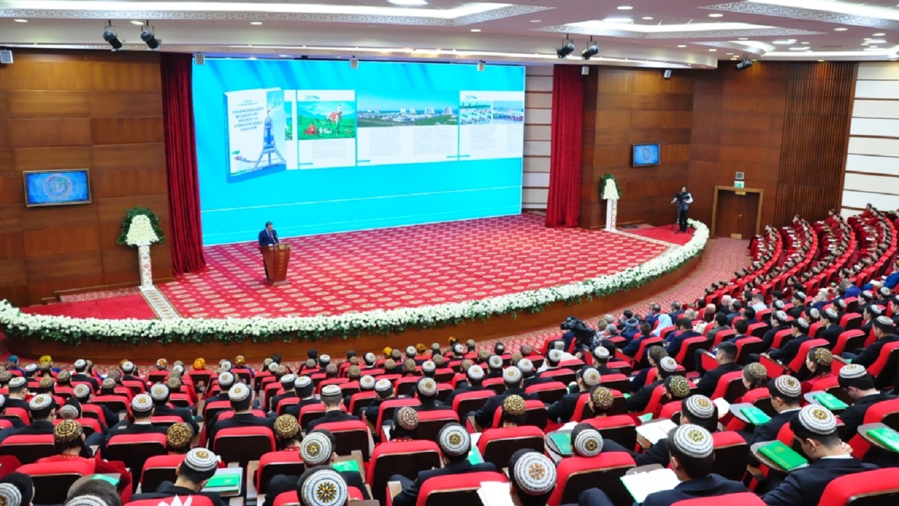 turkmenistan-cumhurbaskani-serdar-berdimuhamedov-un-yazdigi-kitabin-azerbaycan