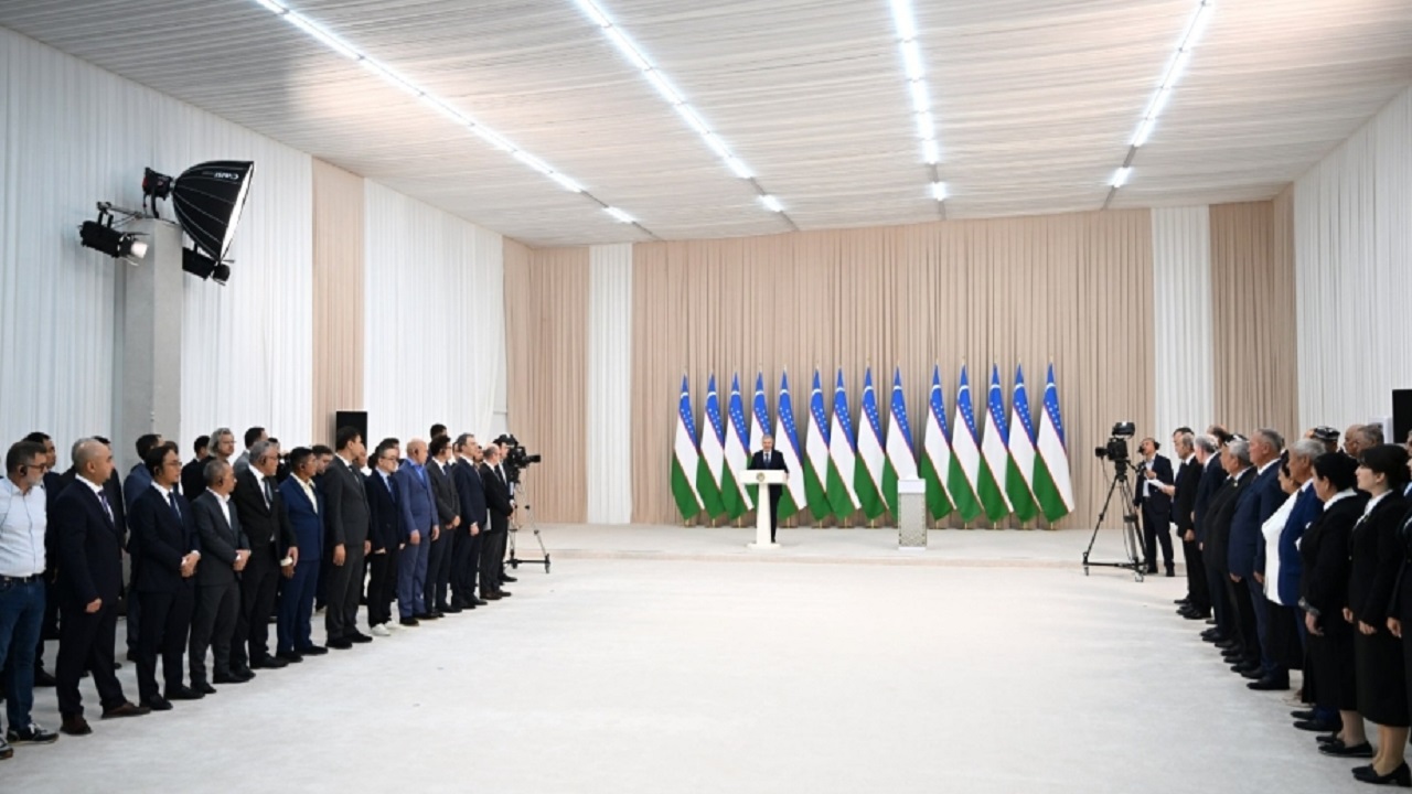ozbekistan-da-akba-altin-madeni-icin-dugmeye-basildi
