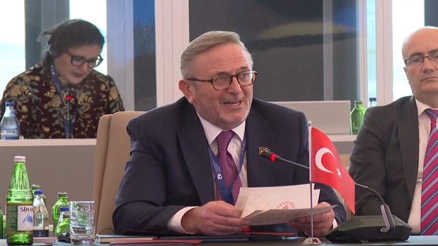 ortak-bir-gelecek-icin-diyalog-bolunmus-bir-dunyada-kopruler-kurmak
