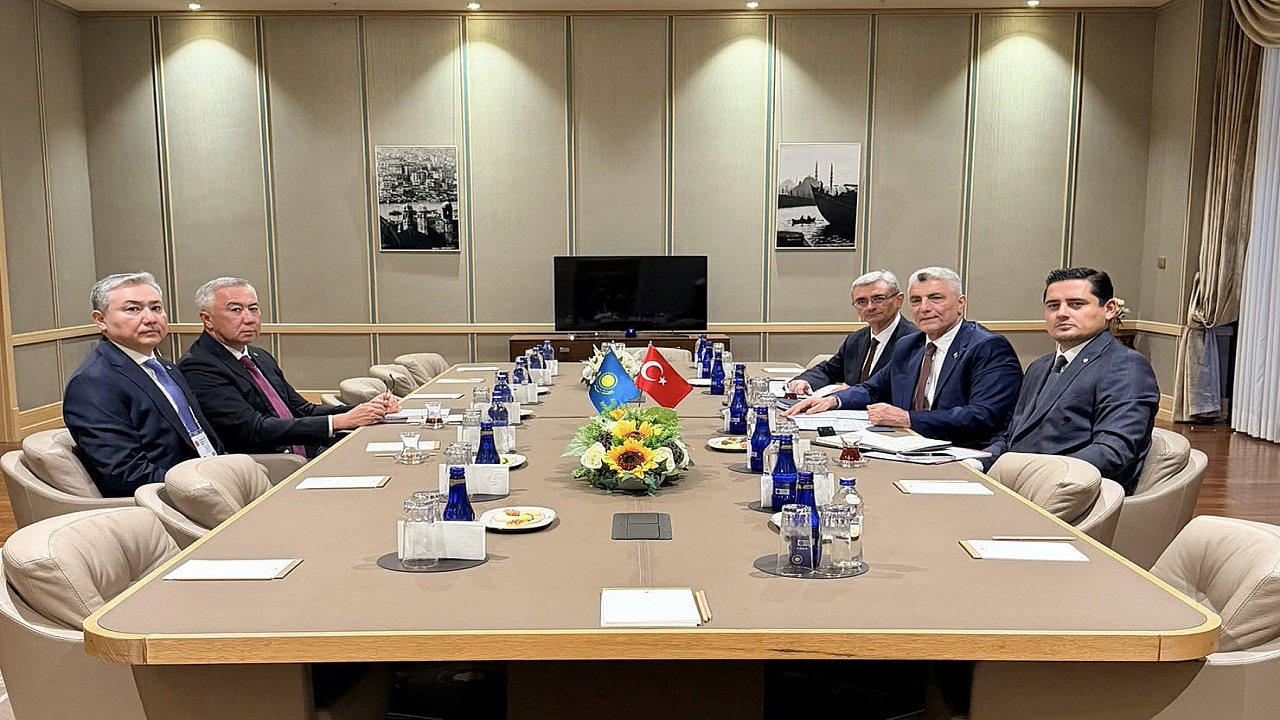 turkiye-ve-kazakistan-15-milyar-dolarlik-ticaret-hedefini-degerlendirdi